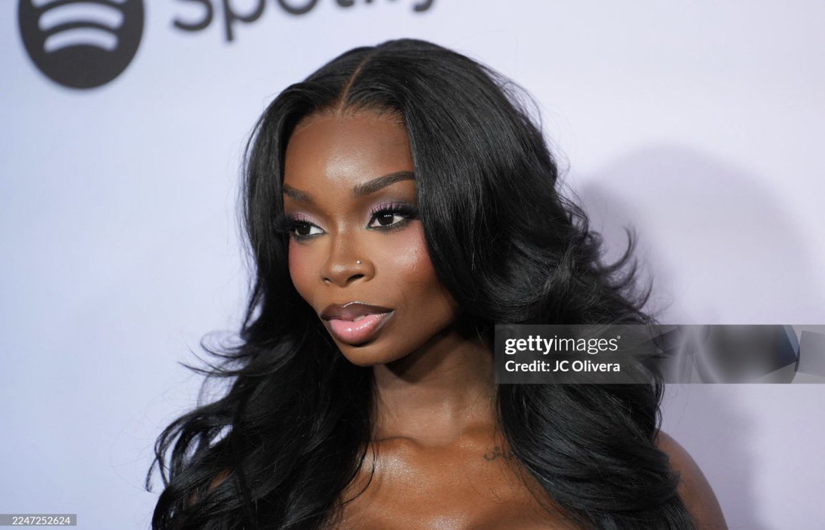 olandriasinfo's tweet image. Olandria Carthen at the Give Her FlowHERS Gala 2025