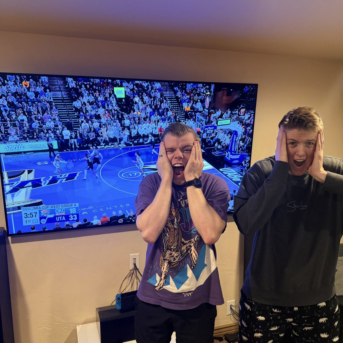 chocmlk's tweet image. Watching Kevin Love make 3 threes in a row and my boys both screamed “KEVIN!!!” Go Jazz! #TakeNote #LesOlsonIT @kevinlove @utahjazz