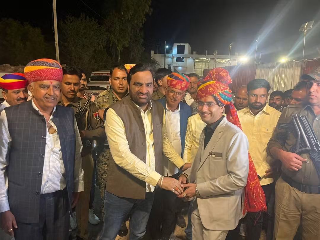 hanumanbeniwal's tweet image. कल शाम नागौर शहर में श्री ज्ञानारामजी,श्री हरिरामजी, श्री मनीषजी गौरा के परिवार में आयोजित नूतन ग्रह प्रवेश व श्री जसनाथजी महाराज के जागरण कार्यक्रम में सम्मिलित लिया,इस अवसर संत -महापुरुषों का भी सान्निध्य प्राप्त हुआ |