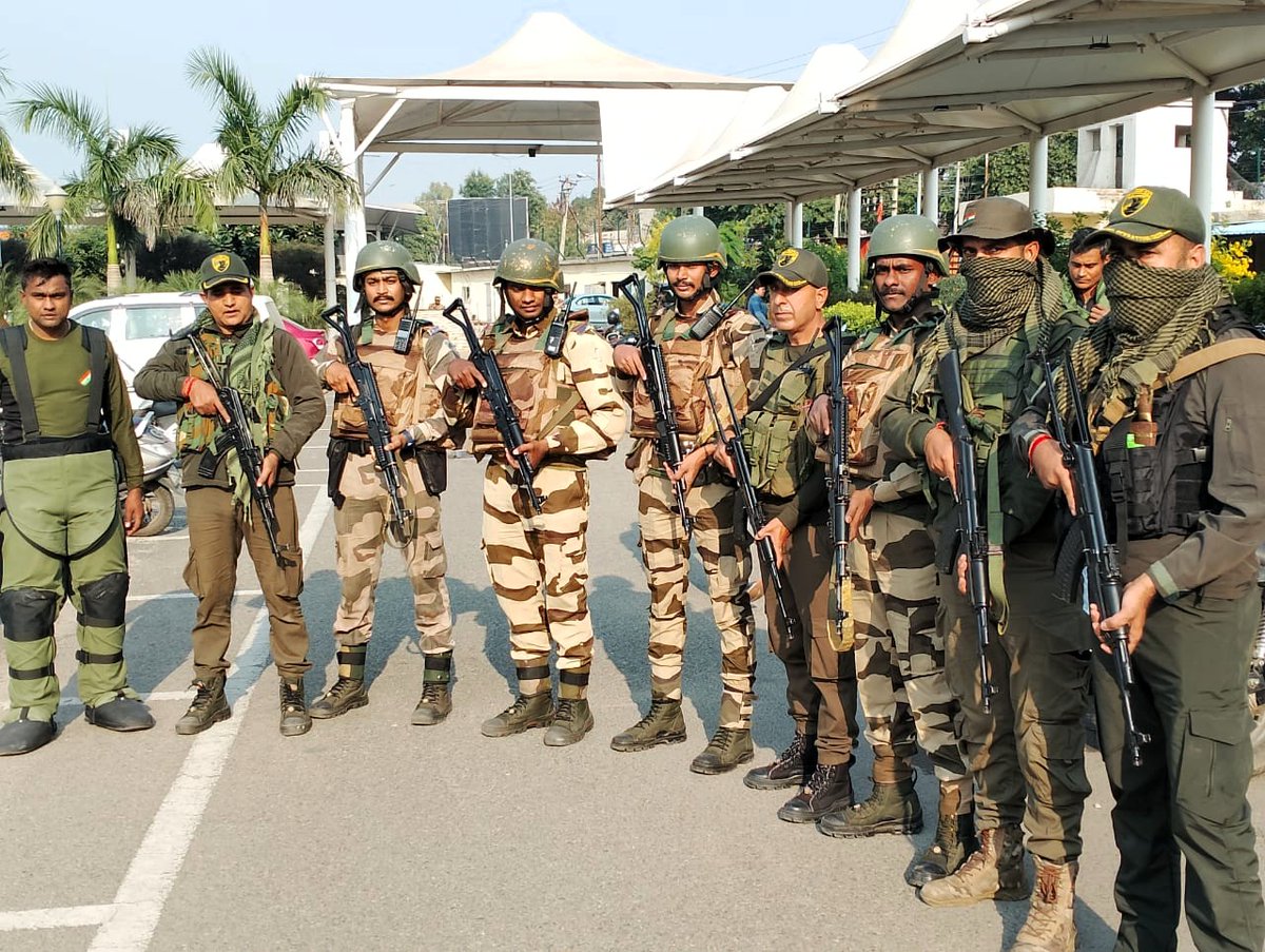 CISFAirport's tweet image. #CISF at #JammuAirport conducted a multi-agency #MockExercise simulating an armed attack &amp;amp; detection of a vehicle-borne IED. The exercise assessed operational readiness, emergency response &amp;amp; synergy among CISF, SOG of J&amp;amp;K Police &amp;amp; other key stakeholders. @JmuKmrPolice @CISFHQrs