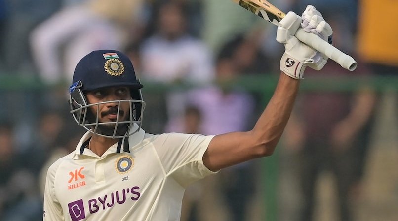 RR_for_LIFE's tweet photo. 35 batting average 
19 bowling average

And the most surprising part is he's played just 15 tests till now in his entire career https://t.co/Fr5eK8Khmt