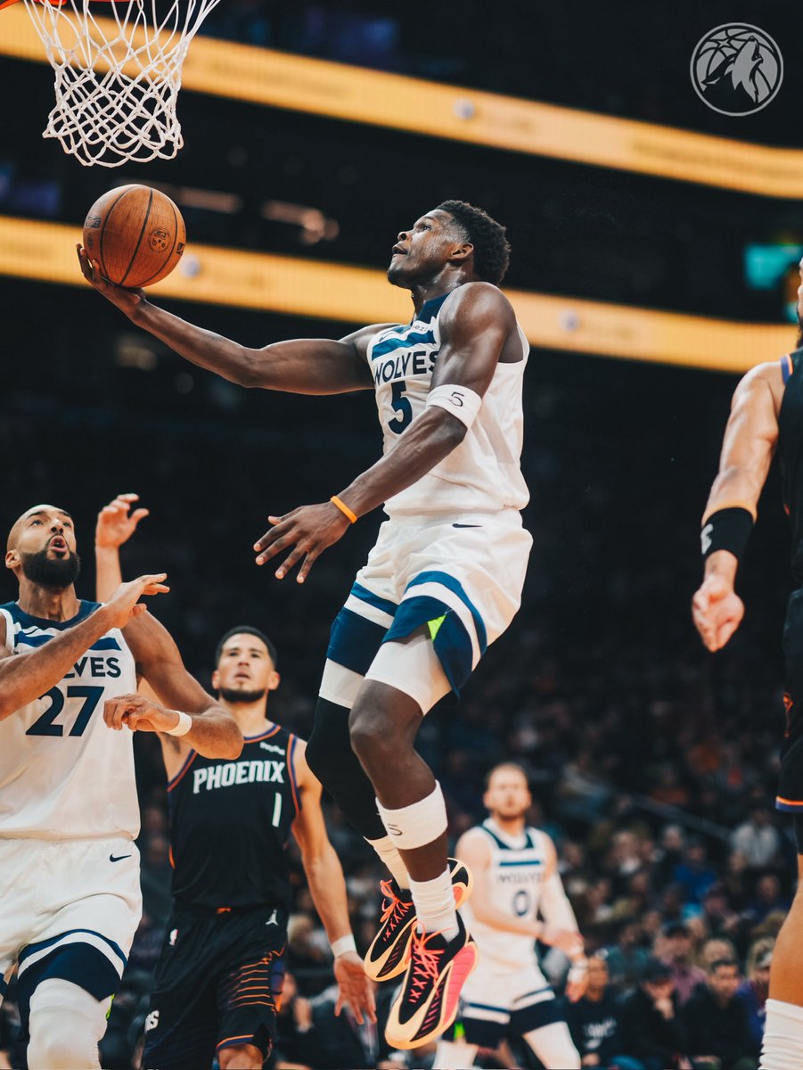 16 points in the first half.

17 points in Q3 already. 😱😱😱 