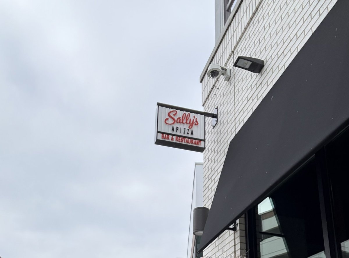 IT’S APIZZA!! Had to check out the new <a href="/sallysapizza/">Sally's Apizza</a> location in Boston. I’ve said it once and I’ll say it again, Sally’s is the 🐐🍕 <a href="/GuyFieri/">Mayor Guy Fieri</a> thoughts?