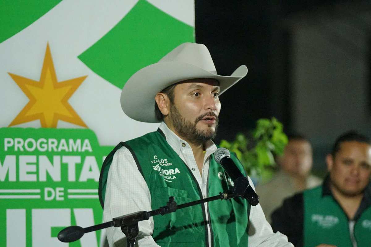 ¡En #Monclova, junto a mi compadre el Alcalde <a href="/carlosvpmva/">Carlos Villarreal P</a> entregando el gran programa alimentario de “Huevo y Leche” de nuestro Gobernador <a href="/manolojim/">Manolo Jiménez Salinas</a>. Este apoyo llegó a la colonia Margarito Silva. ¡<a href="/MejoraCoahuila/">Mejora Coahuila</a> sigue puro pa’ delante!💪🏻✅ #APasosDeGigante #PuroJale