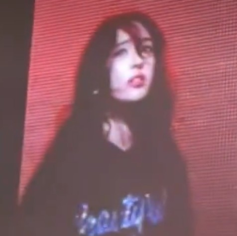 omg she looks like an album cover..