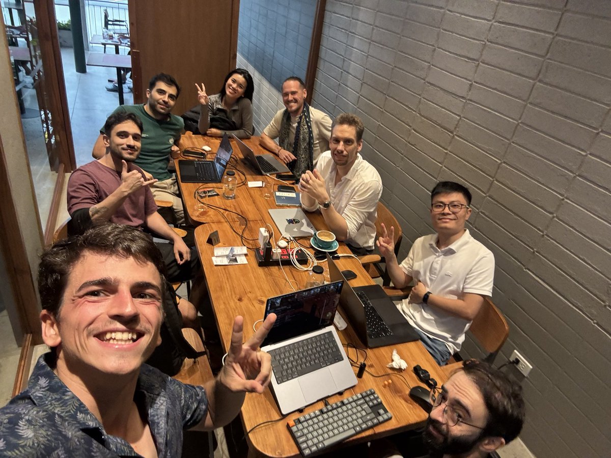 afonsocrg's tweet image. Saturday Hacker Latte-ncy Group in Da Nang. New faces, new learnings, same focus!

Today blessed w/ @alexxloops @benrzy @iopeak @jogicodes @daniel_nguyenx @AntonioEscudero @PabloSantanaT, La and Eugene!

DM to join us tomorrow!

@HackerResidency in our ❤️