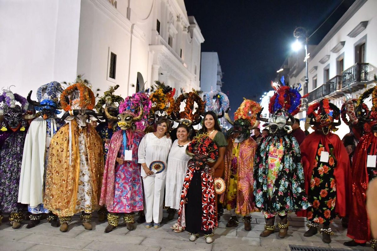 SECVERoficial's tweet image. 🙌🏻🏅Dimos inicio a las actividades del @AfrocaribenoVer 2025 con la solemne entrega de la medalla &quot;Gonzalo Aguirre Beltrán&quot; a la distinguida María Luisa Herrera Casasús.

🪘🔥El ambiente se encendió en el @ExCBetlehemita y la fiesta apenas comienza! #VeracruzEstáDeModa 🌴