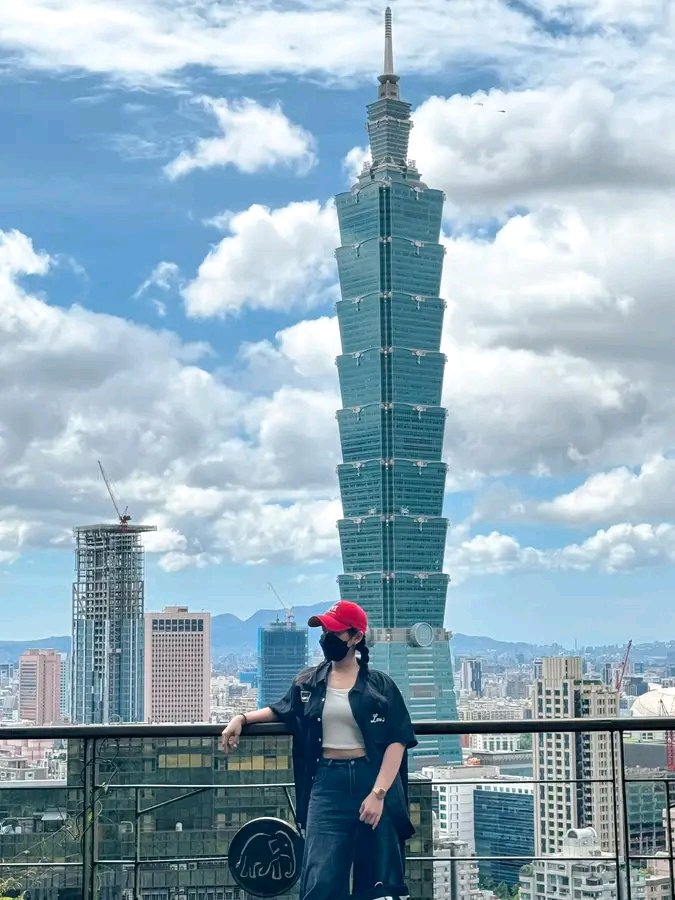 早安，周末愉快！Web3 支付正在快速演进。BluePay 与 VPay 正在打造一个新层，实现即时微支付。BluePay 的 x402 处理链上结算，包括 API 调用、代理请求等，VPay 则让支付可用，支持法币+加密货币在卡片、钱包和账户间流转。

AI 全程管理：选择网络、余额和手续费，全自动执行。$BLUE