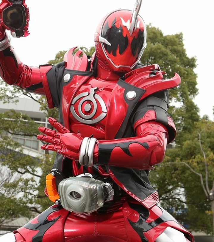 TheEternalRider's tweet photo. Me encanta Toucon, le da más personalidad a un traje tan simple como lo es la forma base, con ese color rojo tomando más presencia.

Su mayor defecto es que no es versatil con las otras damashii, entre todas creo que Benkei lo muestra mejor. https://t.co/AWv153LMAo
