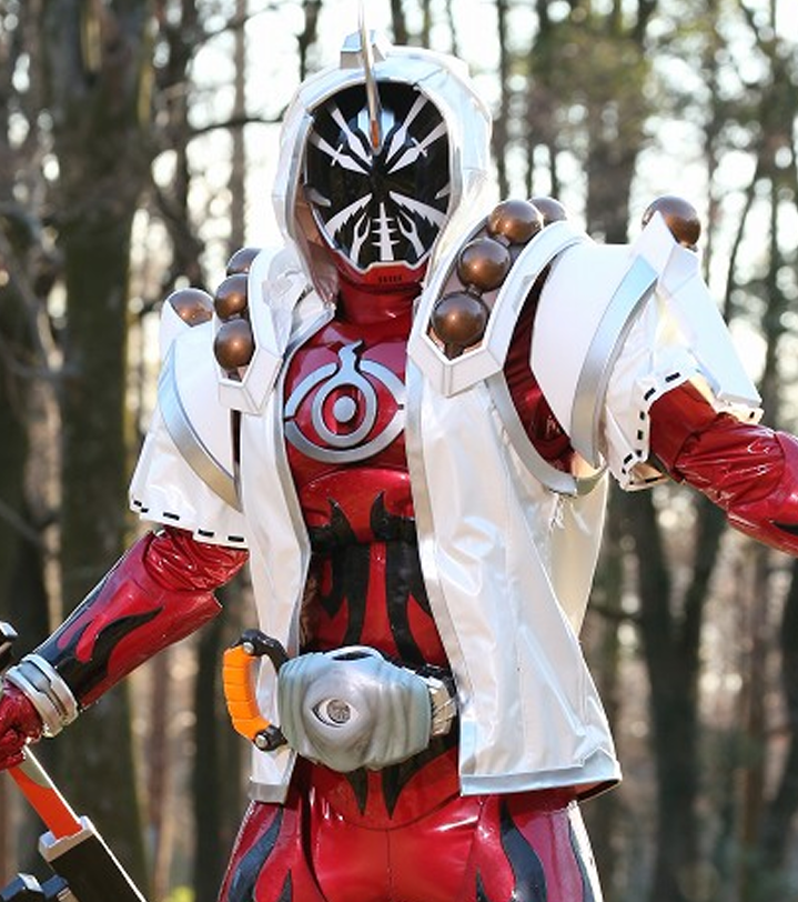 TheEternalRider's tweet photo. Me encanta Toucon, le da más personalidad a un traje tan simple como lo es la forma base, con ese color rojo tomando más presencia.

Su mayor defecto es que no es versatil con las otras damashii, entre todas creo que Benkei lo muestra mejor. https://t.co/AWv153LMAo