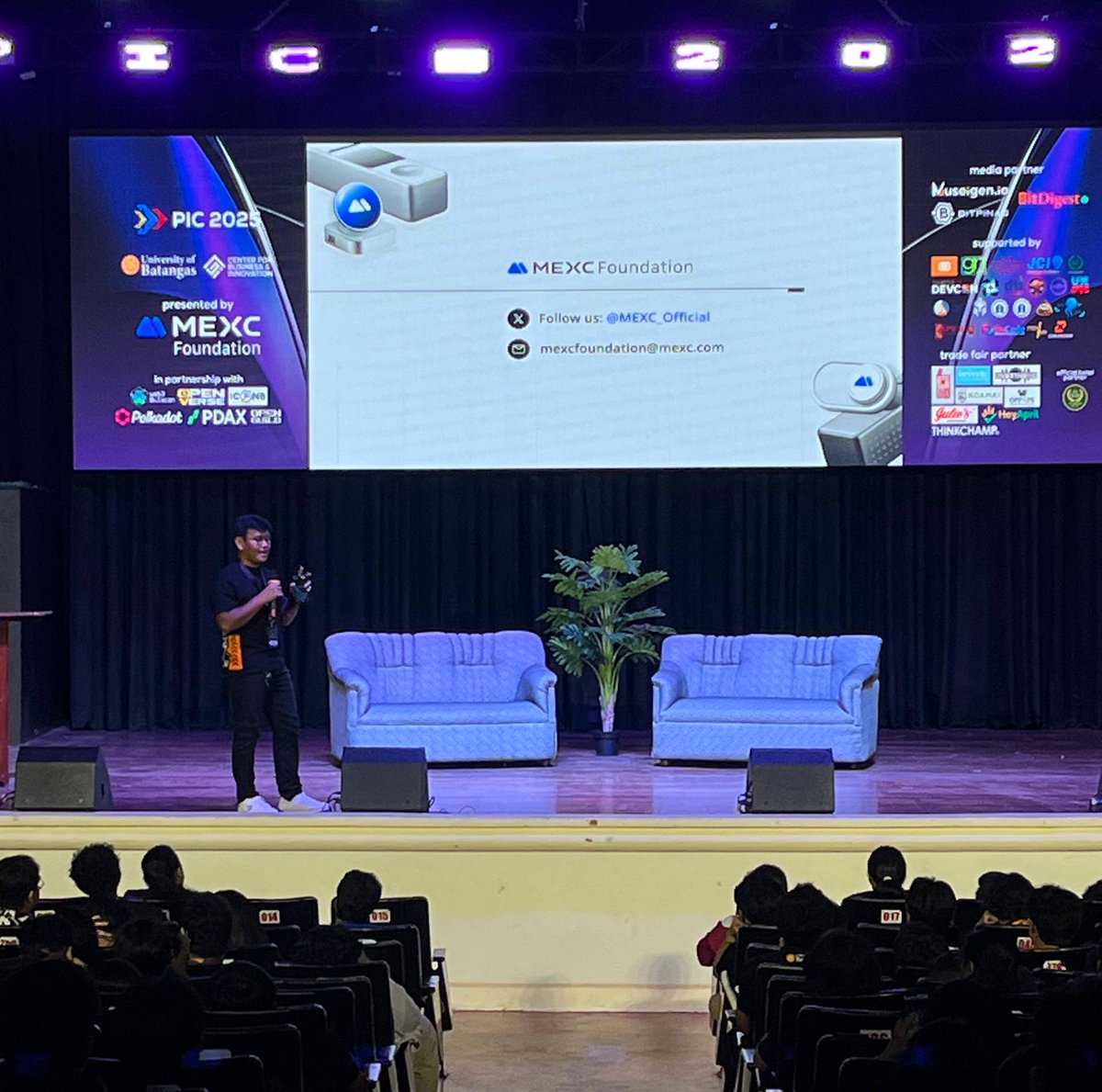 Ledd_Co's tweet image. What a powerful experience at the Philippines Innovation Conference. It was a privilege to share the stage and discuss how the MEXC Foundation is supporting blockchain innovation.

Maraming salamat, Boss Pops, for the trust to represent MEXC Foundation🙏

#MEXCFoundation #MEXC