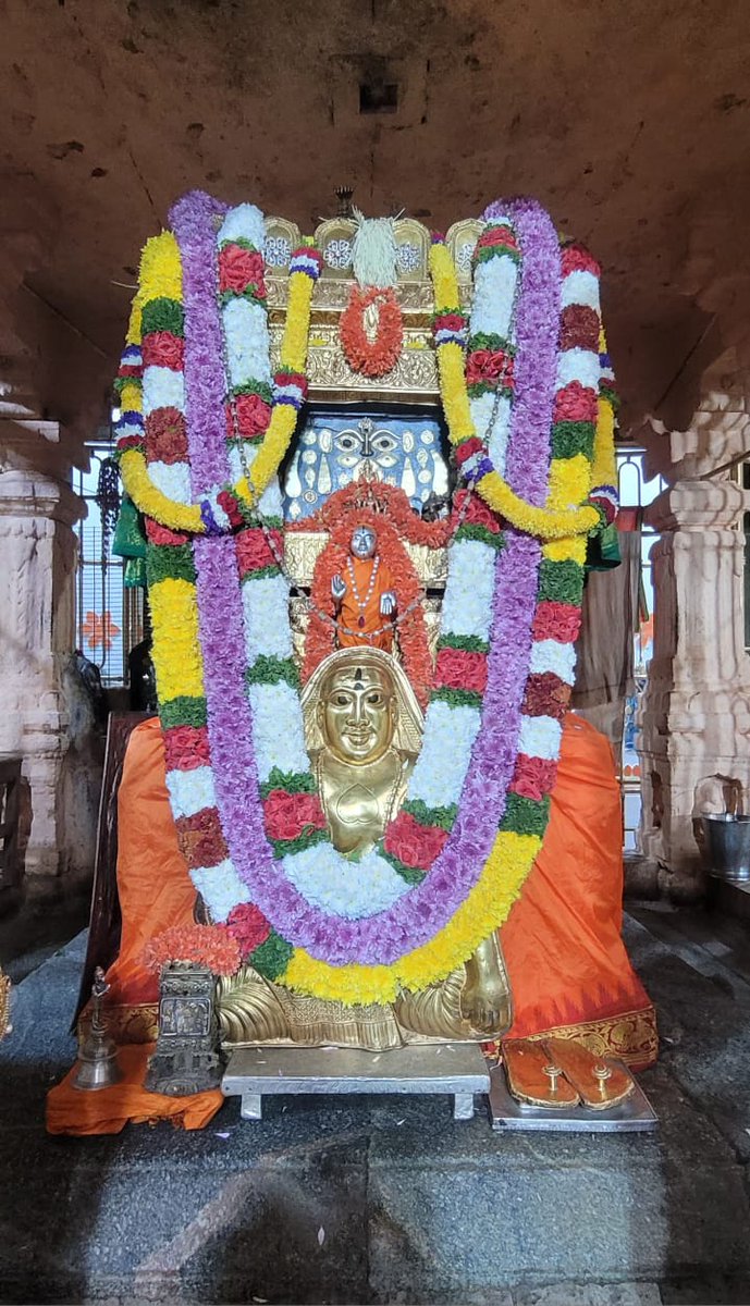 civicravi's tweet image. Mantralayam Shri Raghavendra Swamy Moola Brindavan Alankara Darshana ! 22-NOV-2025 ! *ॐ श्री राघवेंद्राय नमः ।*🙏🙏