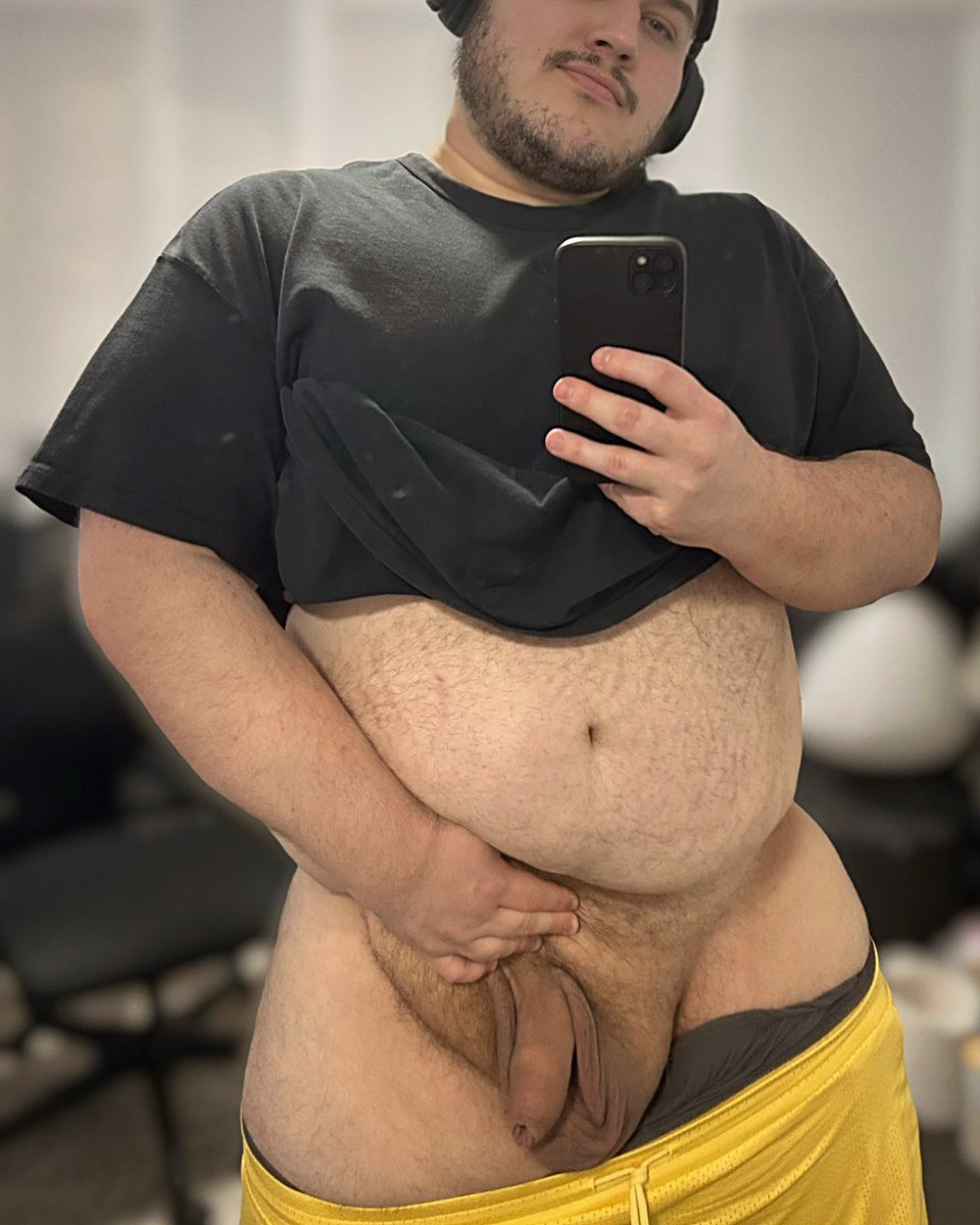 BEEFQUAKEXXX's tweet photo. Something about having a fat cock and a fat gut and it’s also Friday 👍 https://t.co/fWgbfYawmH