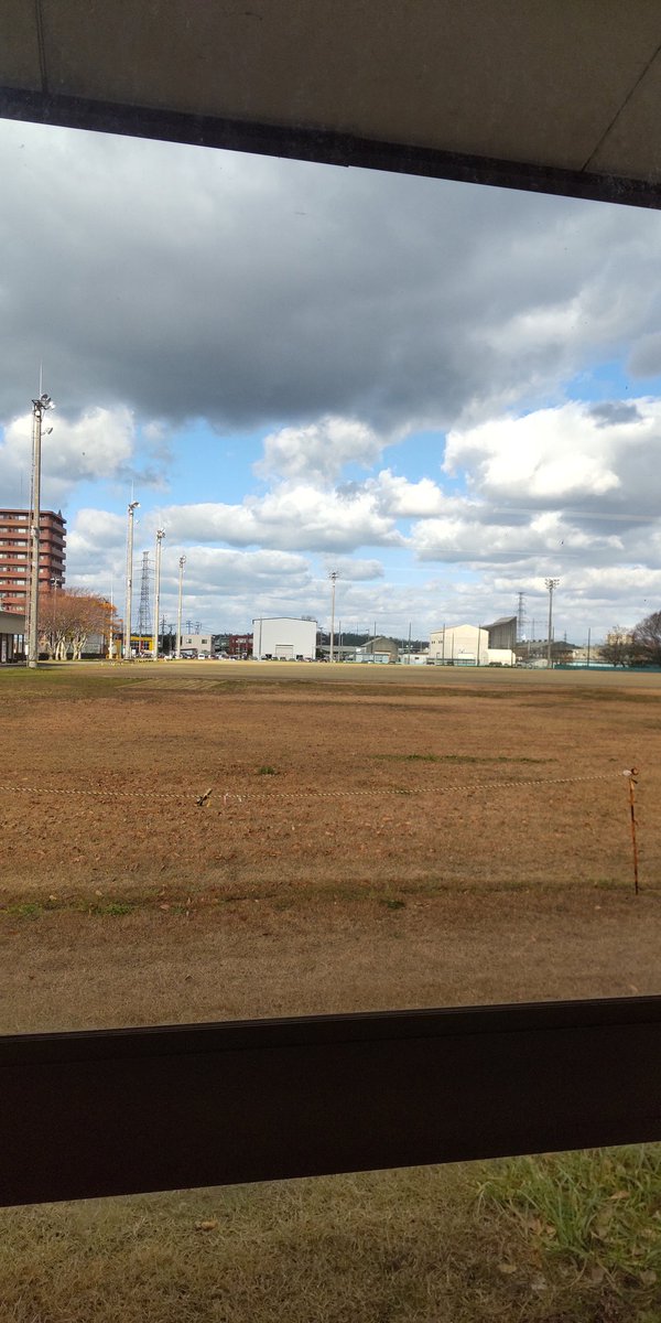 本日は、6名でモルックやってきました！
 屋内！外は快晴！
そしてストーブ！
ストーブの前で暖まってから、投げる！
#秋田市 #モルック