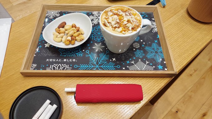 IQOSストアの新メニュー☕️
🔴りんごのタルトタタンラテ
＜期間＞12月27日まで

結構甘いみたいで甘党の🍎好きにはぴったり♪