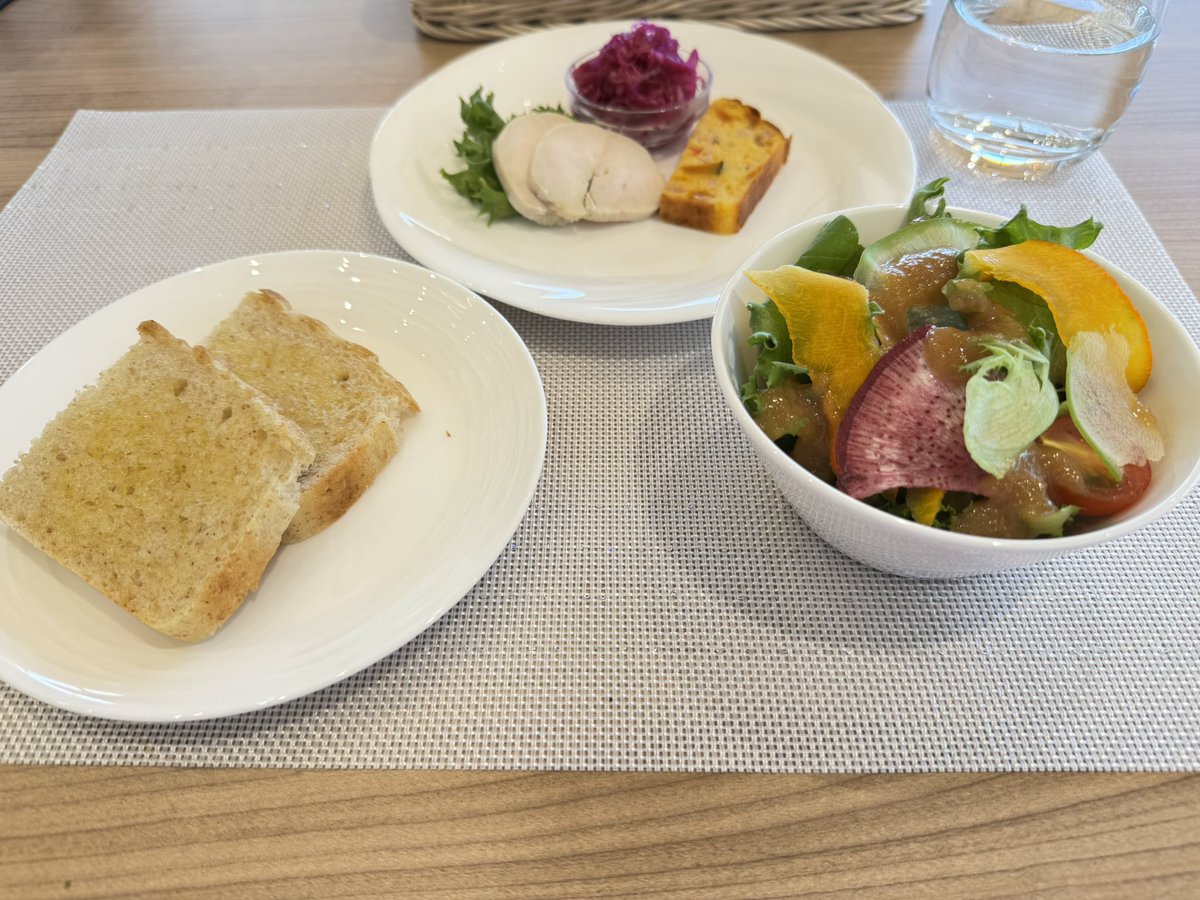 msk0906's tweet photo. acteaでヒミコランチ🍽️
ポルチーニ茸と合鴨スモークのペペロンチーノ。ヒミコランチは前菜もあるのでボリューム満点😋生麺もちもち。ポルチーニ茸いい香り。食後にスフレ・ア・ラ・マンダリン。みかんの果肉だけでなく皮も使ったみかん尽くし🍊自分へのご褒美でした☺️
#actea
#ミツオカグランドストア https://t.co/qlYUFi97Mp