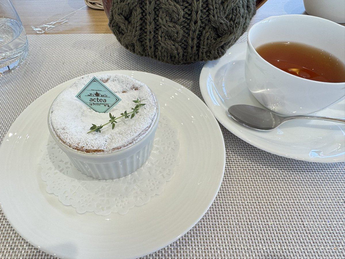 msk0906's tweet photo. acteaでヒミコランチ🍽️
ポルチーニ茸と合鴨スモークのペペロンチーノ。ヒミコランチは前菜もあるのでボリューム満点😋生麺もちもち。ポルチーニ茸いい香り。食後にスフレ・ア・ラ・マンダリン。みかんの果肉だけでなく皮も使ったみかん尽くし🍊自分へのご褒美でした☺️
#actea
#ミツオカグランドストア https://t.co/qlYUFi97Mp