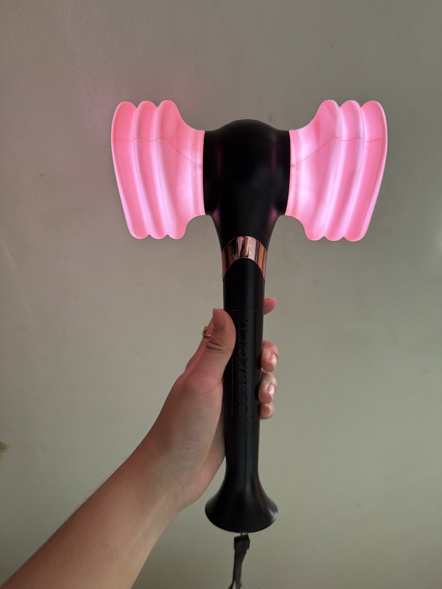_zienery's tweet photo. wtr lfr ph

blackpink official lightstick v1 for rent

- ₱750 
- Day 2 November 23 available
- loc: marikina

🏷️: jisoo jennie rosé lisa light stick pyongbong hammerbong

#DEADLINE_IN_BULACAN 
#BLACKPINK_DEADLINE_in_BULACAN https://t.co/w0T5J9W804