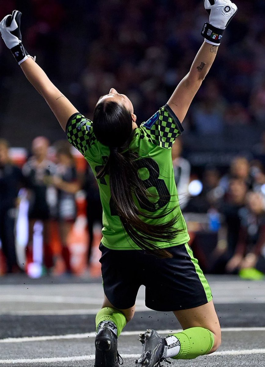 Se fue antes a España para poder adaptarse al cambio de horario, se aguantó las críticas, jamás se quejó de nada, metió el gol que las llevó a la final y metió para convertirse en bicampeona en México, en su casa. Nikol ya dejó su nombre escrito en la historia de Pio. 

ETERNA