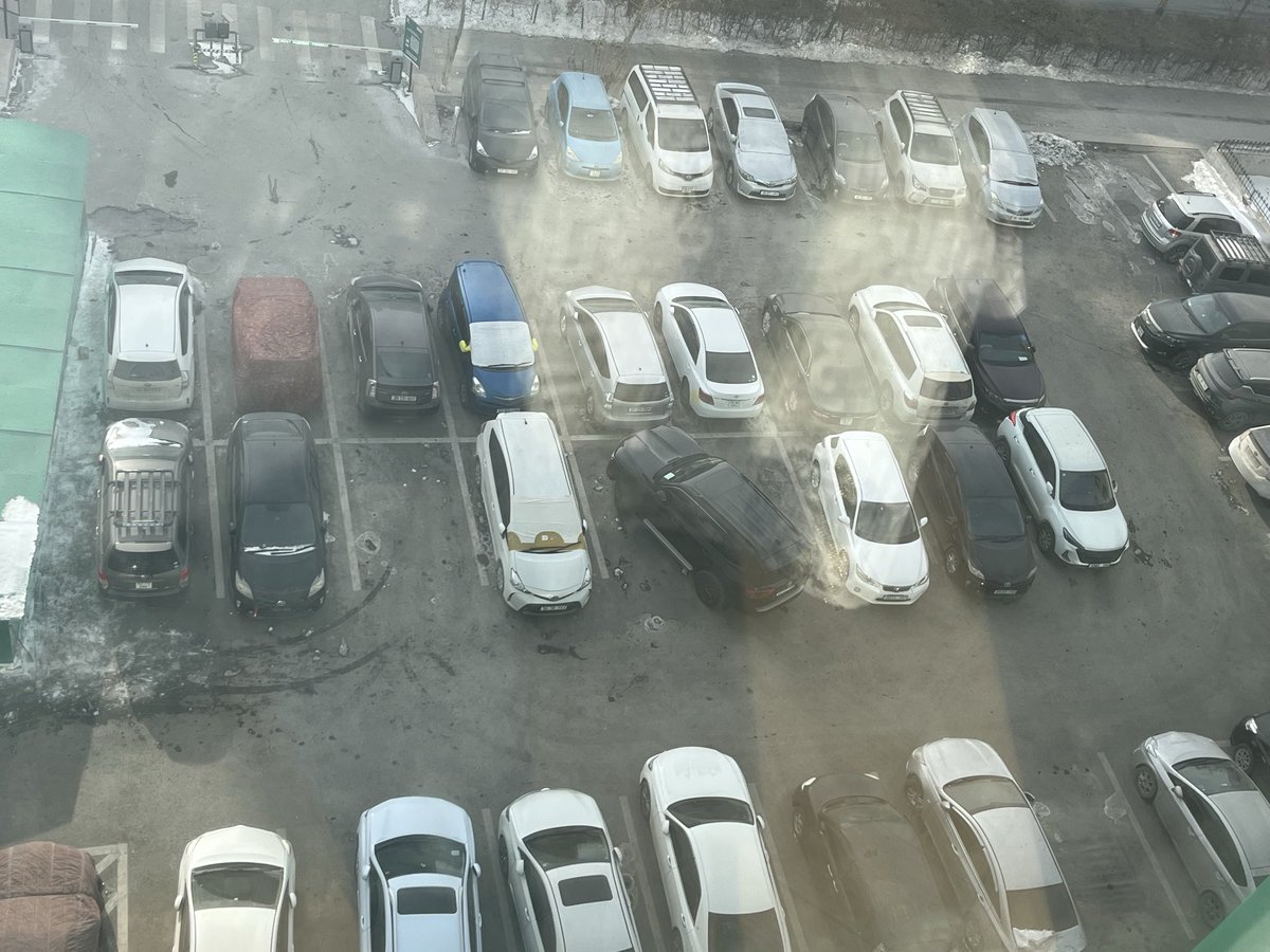 Манай байрныхан бүгд цэгцтэй машинаа тавьдагстэр нэг дда гадны гар л байх 🤨