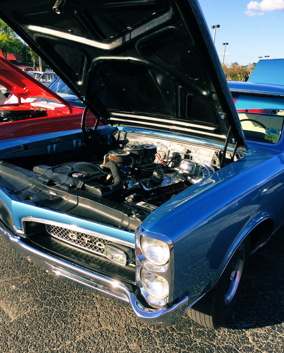 johnnyrockhill's tweet photo. @gerrintee #Pontiac #GTO #Tripower 💙 Geri #FrontEndFriday https://t.co/JqxB1yJ4fB