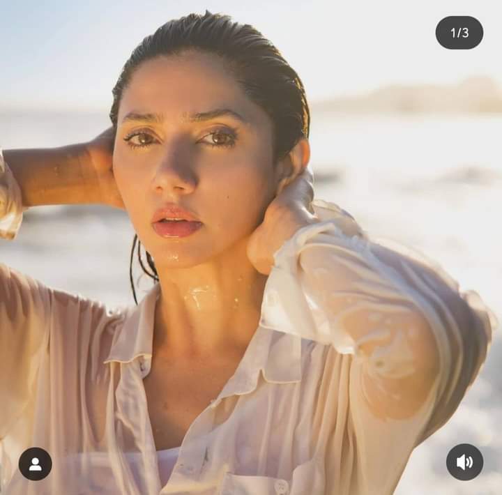 اک  تو  کمزور  ہیں  ایمان  ہمارے  دوجا
یہ حسیں لوگ زمانے میں بہت ہیں توبہ ♥️🔥