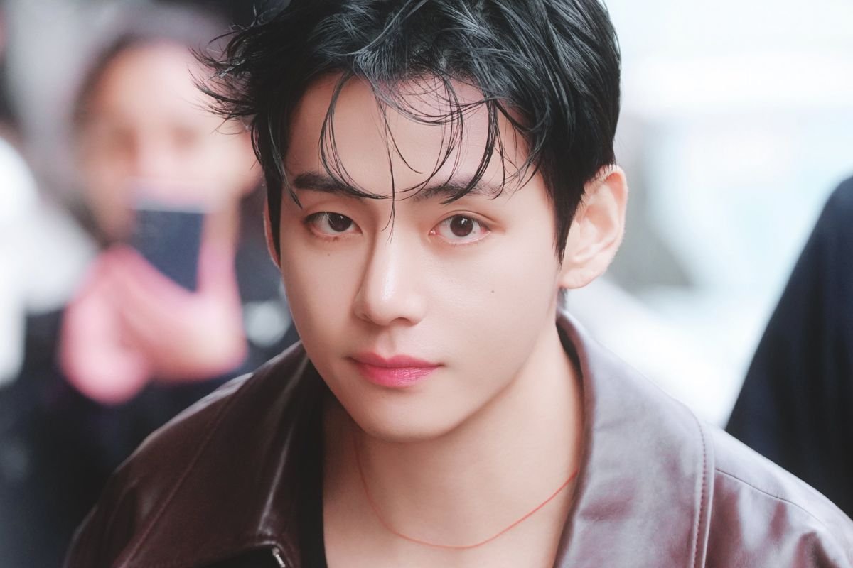 tweetbrandon's tweet image. #kpop #profiles

V (BTS) 11/26
Instagram @thv: ~69.5M
Birth name: Kim Tae-hyung
Birth date: December 30, 1995
Birth place: Daegu, South Korea
Height: 179 cm
Blood type: AB

Occupation: Singer, actor
Instruments: Vocals
Genres: K-pop, R&amp;amp;B
Group debut: June 13, 2013 (BTS)
Years