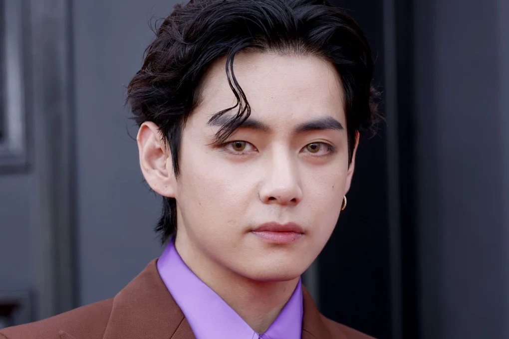 tweetbrandon's tweet image. #kpop #profiles

V (BTS) 11/26
Instagram @thv: ~69.5M
Birth name: Kim Tae-hyung
Birth date: December 30, 1995
Birth place: Daegu, South Korea
Height: 179 cm
Blood type: AB

Occupation: Singer, actor
Instruments: Vocals
Genres: K-pop, R&amp;amp;B
Group debut: June 13, 2013 (BTS)
Years