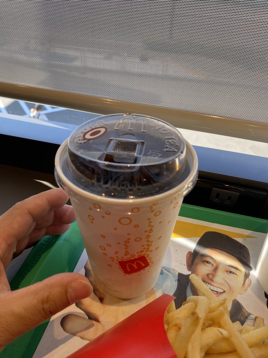 近所のマクドナルドでランチ🍽️
炙り醤油ダブル肉厚ビーフセット🍔
ドリンクはゼロコーラ。
ストロー無しで飲める仕様のフタになってました。
ごちそうさまでした😋
#マクドナルド
#炙り醤油ダブル肉厚ビーフセット
#ストローレスリッド