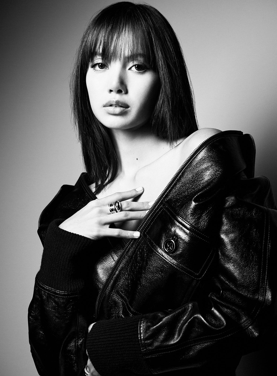 tweetbrandon's tweet image. #kpop #profiles 

Lisa (@BLACKPINK) 11/25
Instagram @lalalalisa_m: ~106 million followers
Birth name: Lalisa Manobal
Birth date: March 27, 1997
Birth place: Buriram, Thailand
Height: 167 cm
Blood type: O

Occupation: Dancer, rapper, singer
Instruments: Vocals
Genres: K-pop,