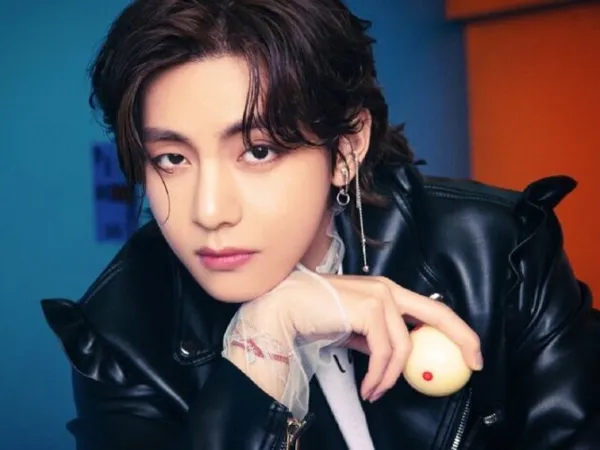 tweetbrandon's tweet image. #kpop #profiles

V (BTS) 11/26
Instagram @thv: ~69.5M
Birth name: Kim Tae-hyung
Birth date: December 30, 1995
Birth place: Daegu, South Korea
Height: 179 cm
Blood type: AB

Occupation: Singer, actor
Instruments: Vocals
Genres: K-pop, R&amp;amp;B
Group debut: June 13, 2013 (BTS)
Years