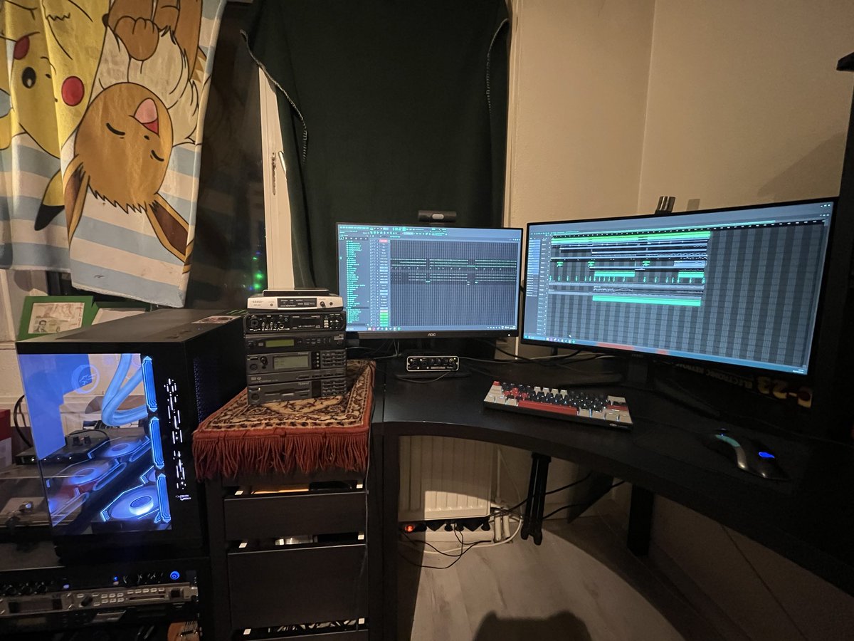 potatomoosik's tweet image. I finally got a new pc…. My laptop was literally on the verge of death, could barely mix music on it anymore. But this thing is epic!!!!