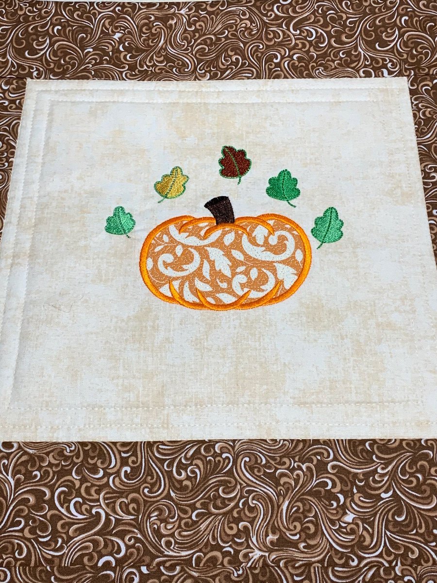angelhw1956's tweet image. Quilted, Appliqué and Embroidered Pumpkin Fall/Thanksgiving Table Runner tuppu.net/ef0cf35f #Etsy #TeaTimeQuiltsnMore #TableLinens