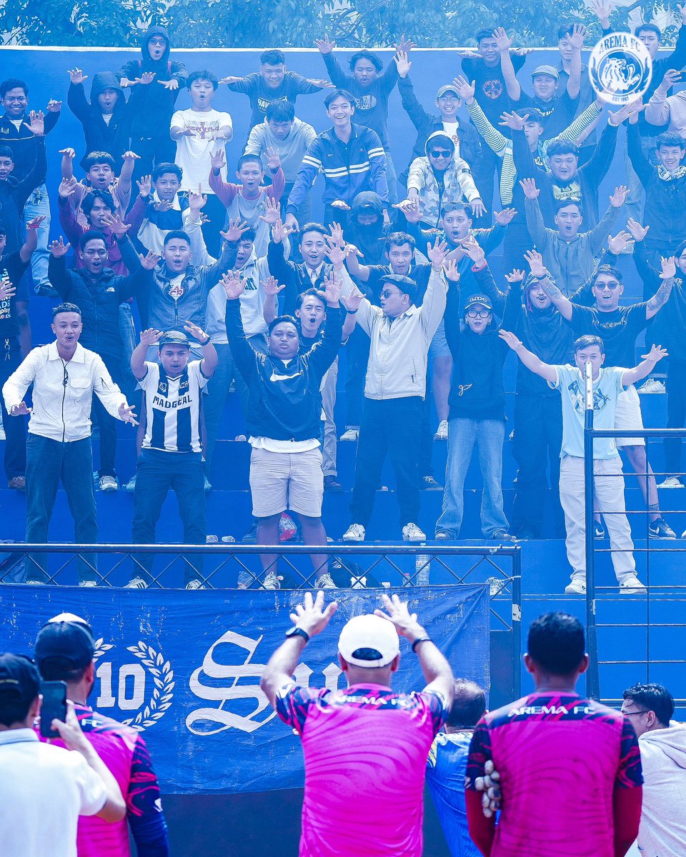 AremafcOfficial's tweet photo. 𝐁𝐞𝐫𝐬𝐚𝐦𝐚 𝐒𝐞𝐦𝐚𝐧𝐠𝐚𝐭𝐦𝐮 Kami Siap Maksimal!🦁✊🔥

#AremaFC #Aremania #SalamSatuJiwa 
#BersinergiDalamSatuJiwa #BRISuperLeague https://t.co/QWX13RyGgF