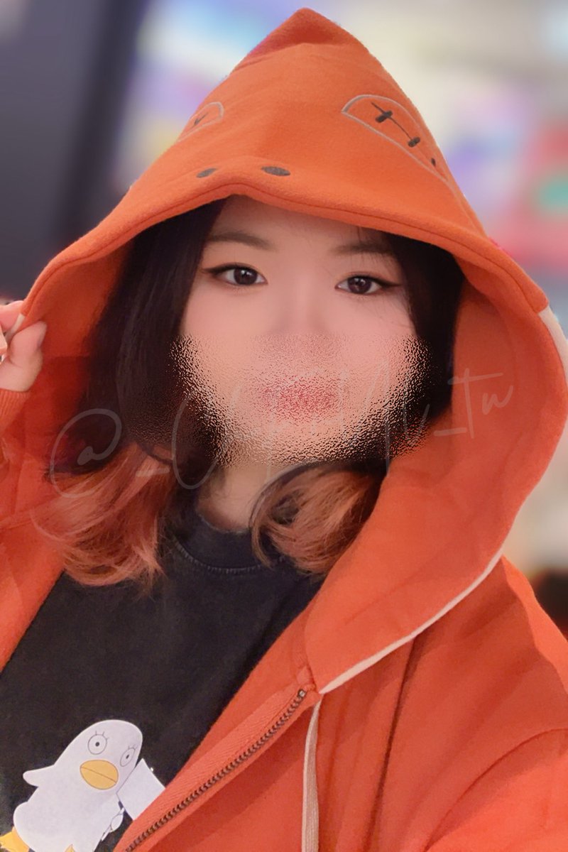買了一件青蛙裝外套穿上班
被同事說像三角錐⋯

我要哭囉ヽ(；▽；)ノ明明就很可愛 https://t.co/bx1Fb847em