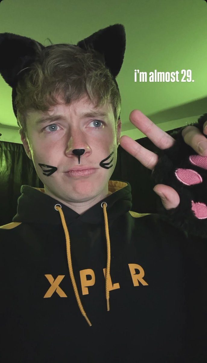 IM GIGGLING MY LIFE AWAY RN 😭🙏