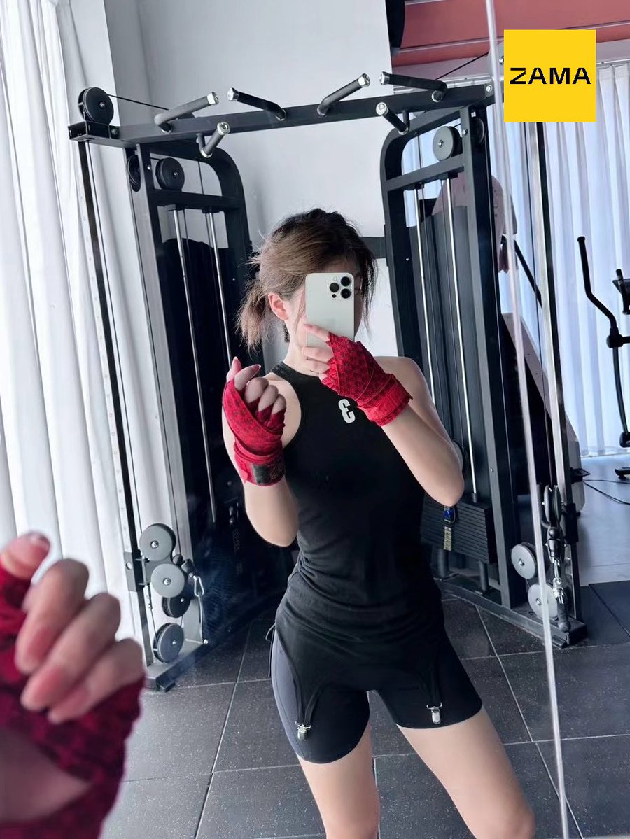 melanthaia's tweet image. effortlessly doing too much 👊🏻 @zama 

#ZamaCreatorProgram