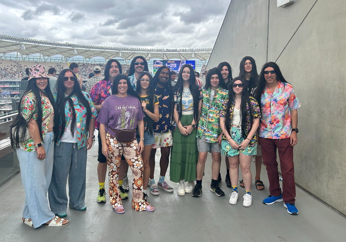 SEN_Cricket's tweet image. How good!

We’ve heard of @thebharatarmy - but @beastieboy07 has found his own Bharat Army!

#Ashes