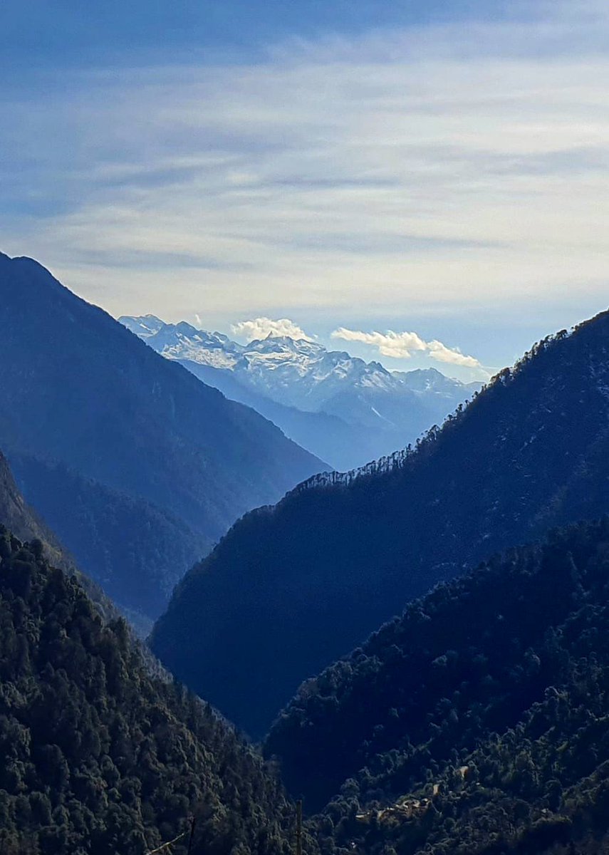 fromsamslens's tweet image. Something beautiful you said …..
Here’s one from me , 
————————
Mystic Himalaya and for the love of layers …
————————
Wishing all a great weekend ahead 😊
@Theme_pic_India