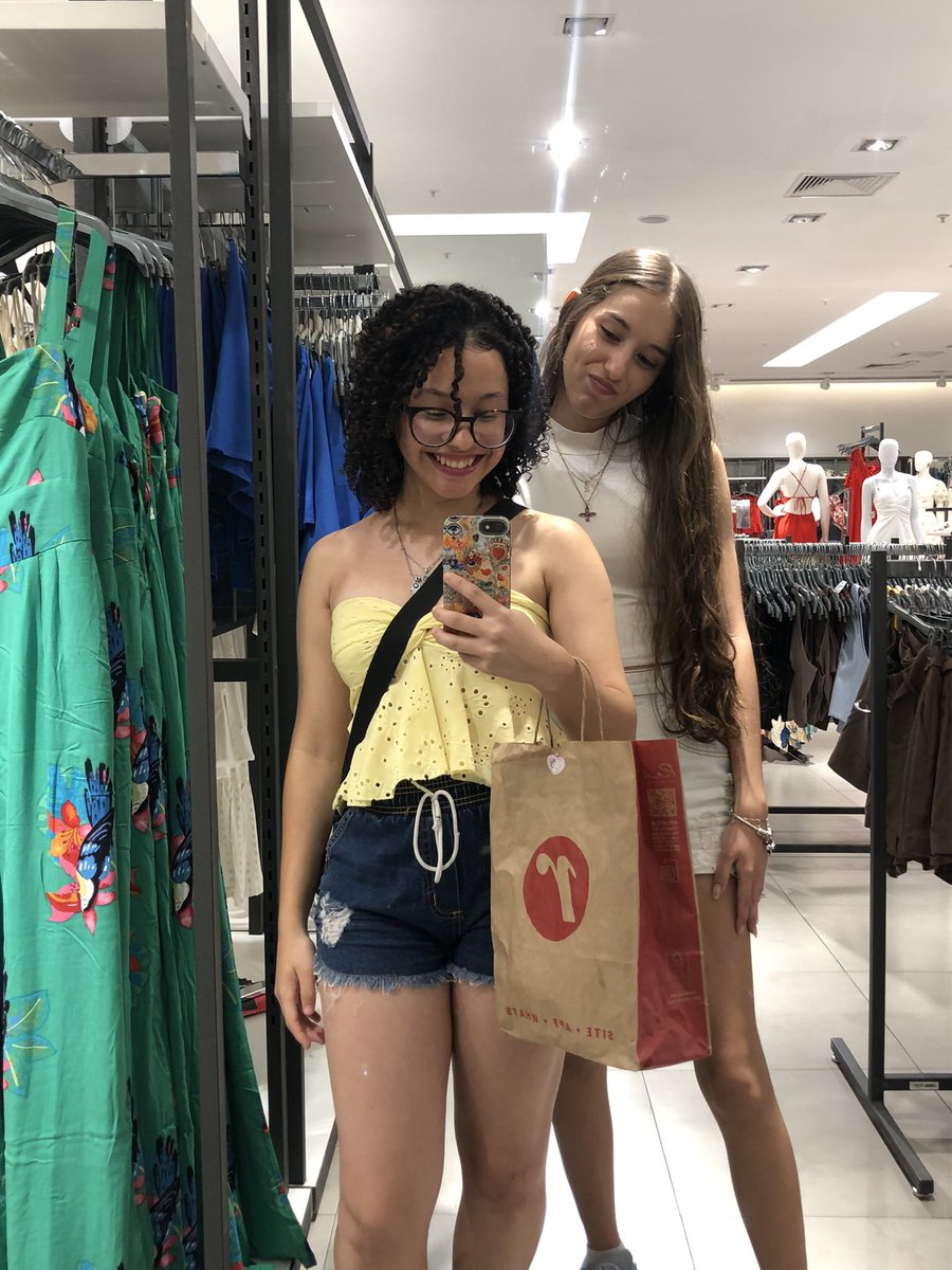 asckermani's tweet photo. oi gente, hj é meu aniversário https://t.co/O5VUemi2tD