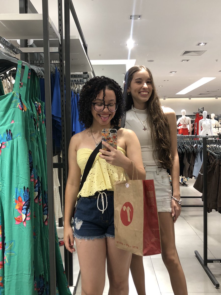asckermani's tweet photo. oi gente, hj é meu aniversário https://t.co/O5VUemi2tD