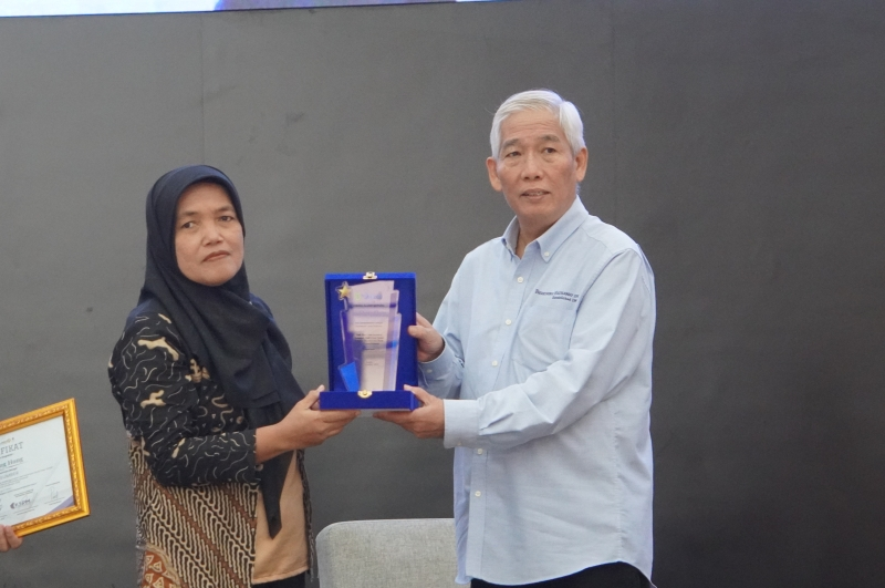 Lo Kheng Hong Kembali ke UNAS, Bagikan Pengalaman Investasi kepada Generasi Muda

Lo Kheng Hong, yang pernah menjalani kuliah malam di UNAS sambil bekerja, membagikan kisah hidupnya yang sederhana namun penuh ketekunan. 

Simak Berita Selengkapnya di: 
unas.ac.id/berita/lo-khen…