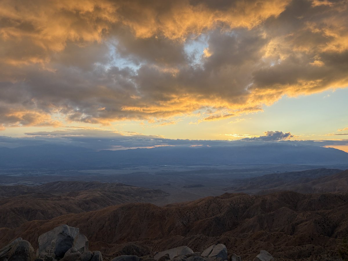 6batsinacoat's tweet image. okay okay last pictures from joshua tree :)
