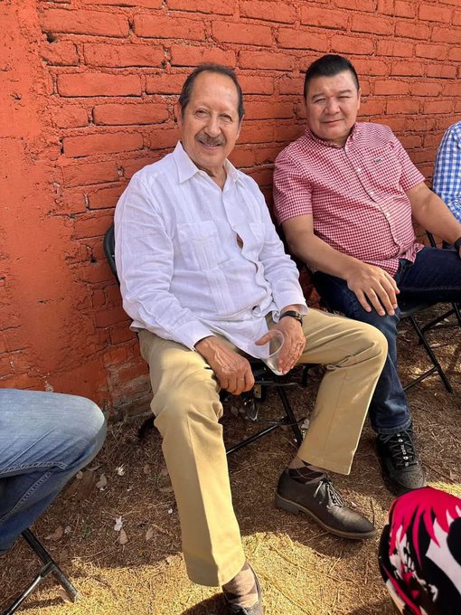 PonchoAviles1's tweet photo. 〽️A Carlos Manzo lo asesino Morena con el visto bueno de Palacio Nacional. 

#Michoacán 🚨‼️EL NARCO ESTÁ DENTRO DE LA POLITICA EN MICHOACÁN Roldán Alvarez y Leonel Godoy.
Quien es Roldán? hermano de los jefes de plaza del cartel de Jalisco en el estado el R1 Y el R2  que curioso https://t.co/4E8vVbbQDW