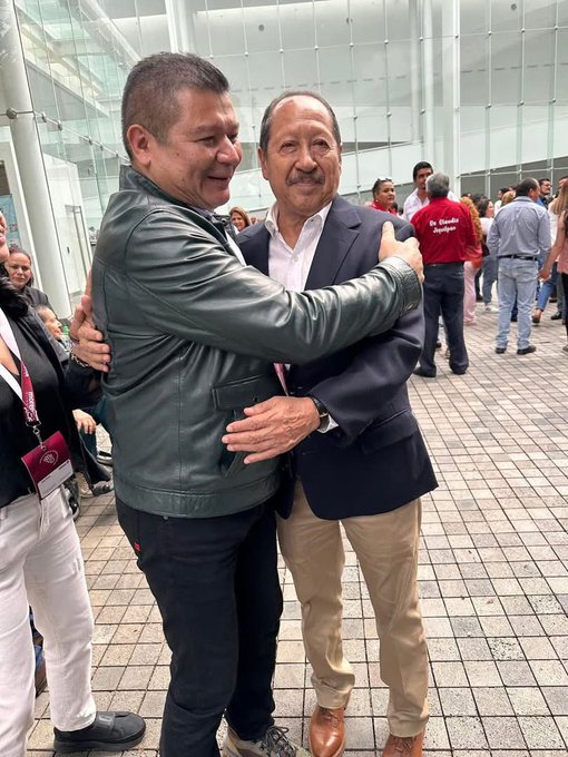 PonchoAviles1's tweet photo. 〽️A Carlos Manzo lo asesino Morena con el visto bueno de Palacio Nacional. 

#Michoacán 🚨‼️EL NARCO ESTÁ DENTRO DE LA POLITICA EN MICHOACÁN Roldán Alvarez y Leonel Godoy.
Quien es Roldán? hermano de los jefes de plaza del cartel de Jalisco en el estado el R1 Y el R2  que curioso https://t.co/4E8vVbbQDW
