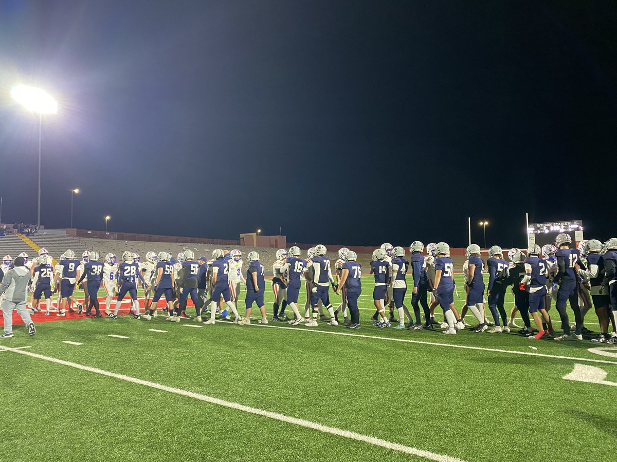 LCHS_MTapia's tweet image. Bears had a great season. Thank You Seniors for all you’ve given to this football program. 🫶🏼💙🤍🐻
#WALC