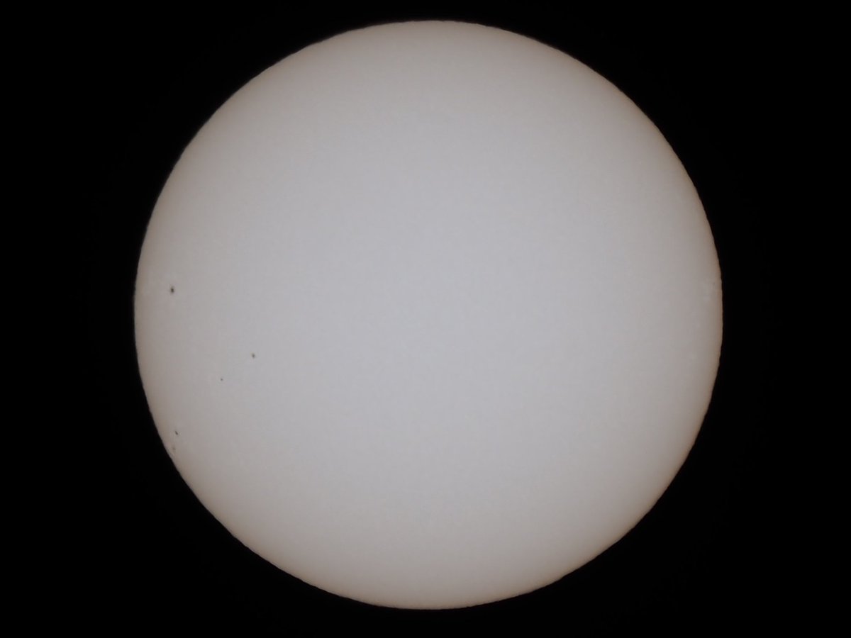 embeddedark's tweet image. #イマ太陽  #イマソラ #mysky #OLYMPUS #OMD #EM1MarkIII #MZD #ED #100400mmF5063ISii #400mm #デジタルテレコン #35mm換算 #1600mm #KenkoPro #ND100000 #減光 #ISO64 #f7てん1 #1000分の1秒 #静音モード #手持ち #5軸シンクロ手ぶれ補正ON #JPEG撮って出し #トリミング