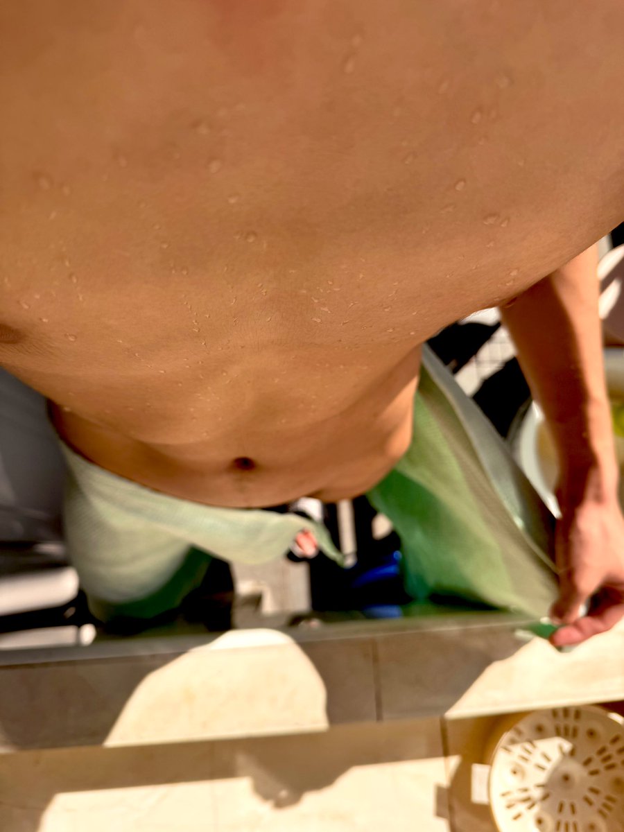 三角和平角内裤简直就是一对苦命鸳鸯，说实在的有点想体验一下三角内裤了，我这种可以穿吗，来人给点穿后感