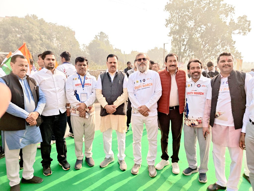 RkBhadauriaBJP's tweet image. लौह पुरुष सरदार वल्लभ भाई पटेल जी की 150वीं जयंती के उपलक्ष्य में अय्यप्पा पार्क विकासपुरी में आयोजित #RunForUnity में जाना हुआ।