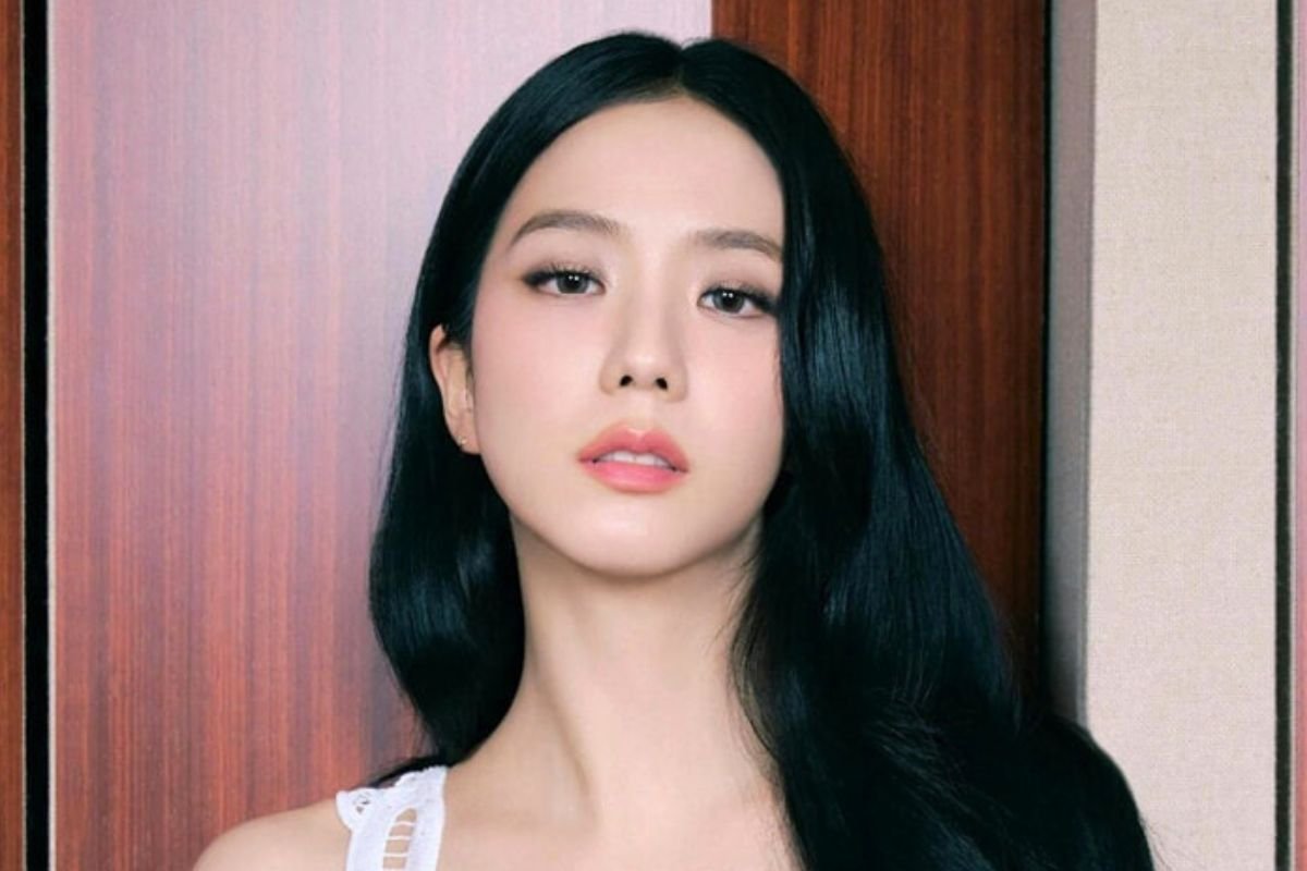 tweetbrandon's tweet image. #kpop #profiles 

Jisoo (BLACKPINK) 
Instagram Followers: ~79.9M
Birth name: Kim Ji-soo
Birth date: January 3, 1995
Birth place: Gyeonggi-do, South Korea
Height: 162 cm
Blood type: A

Occupation: Singer, actress
Instruments: Vocals
Genres: K-pop
Group debut: August 8, 2016